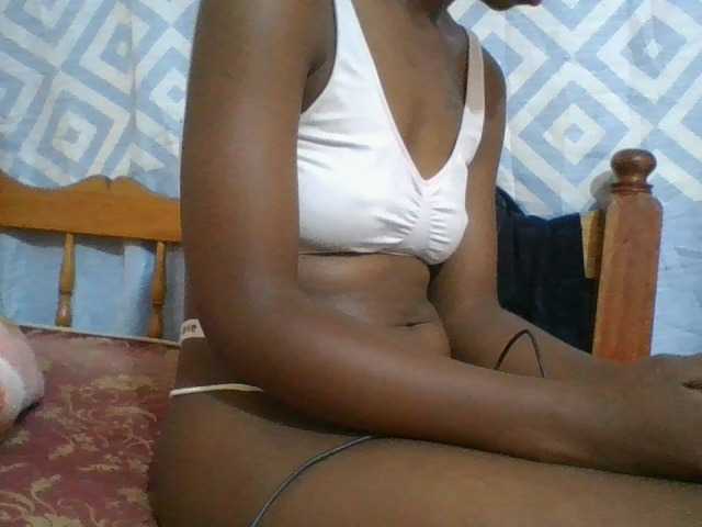 Charliepoco live cam on BongaCams