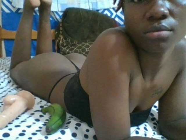 Charliepoco live cam on BongaCams