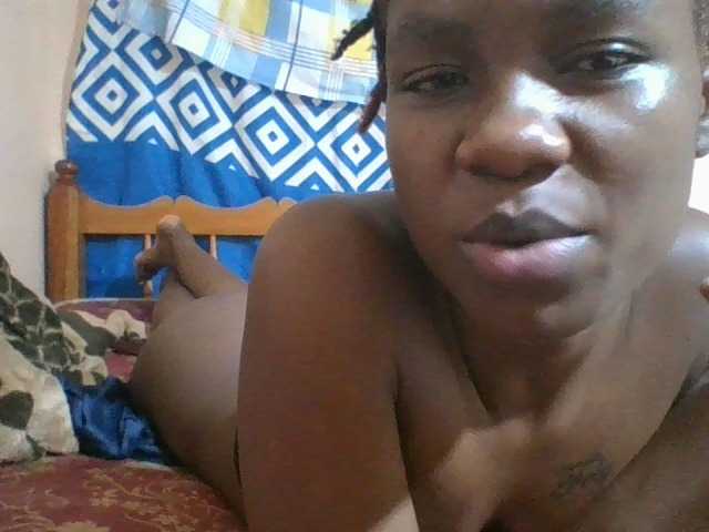 Charliepoco live cam on BongaCams