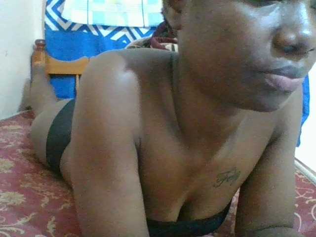 Charliepoco live cam on BongaCams