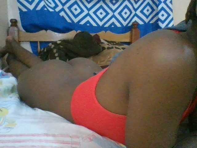 Charliepoco live cam on BongaCams