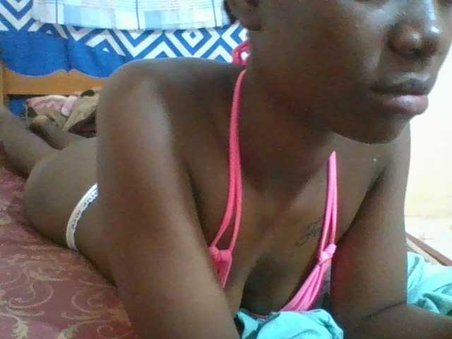 Charliepoco live cam on BongaCams