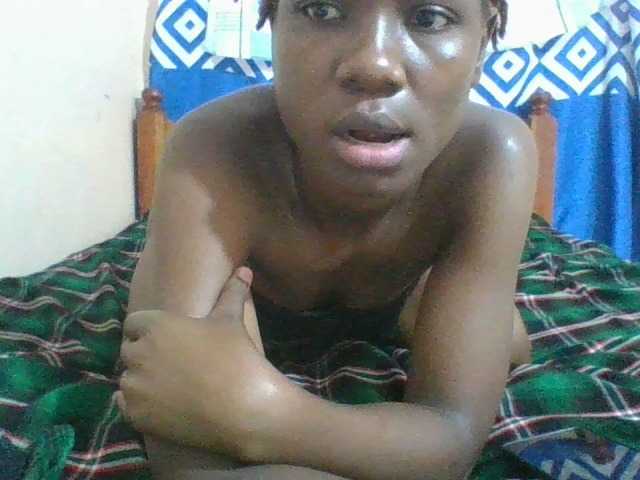 Charliepoco live cam on BongaCams