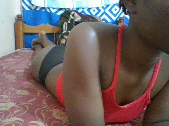 Charliepoco live cam on BongaCams