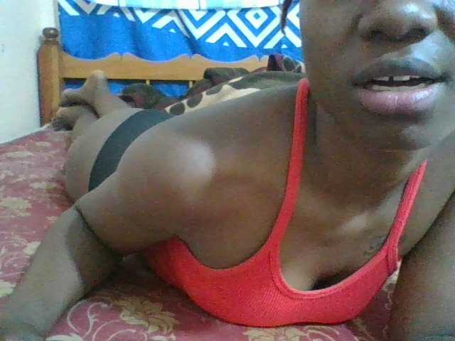 Charliepoco live cam on BongaCams