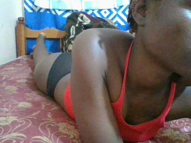 Charliepoco live cam on BongaCams
