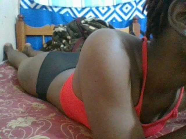 Charliepoco live cam on BongaCams