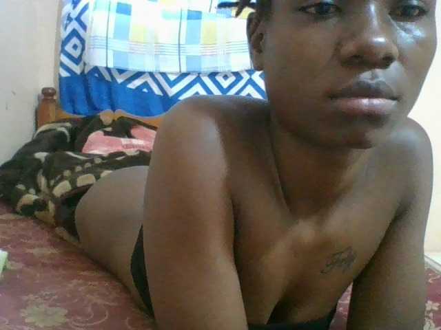 Charliepoco live cam on BongaCams