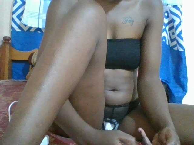 Charliepoco live cam on BongaCams