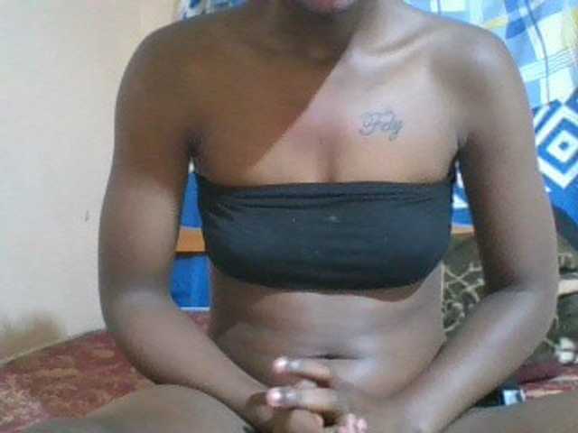 Charliepoco live cam on BongaCams