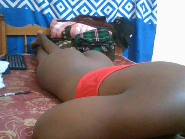Charliepoco live cam on BongaCams