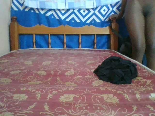 Charliepoco live cam on BongaCams