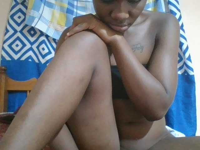 Charliepoco live cam on BongaCams
