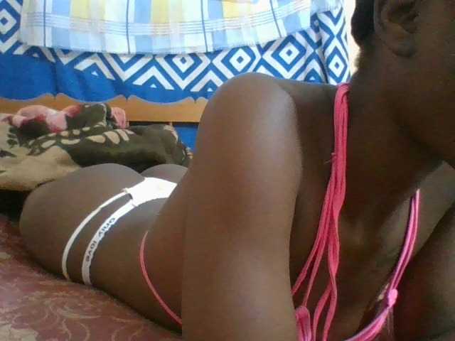 Charliepoco live cam on BongaCams
