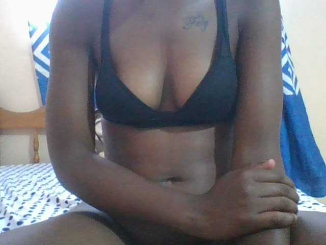 Charliepoco live cam on BongaCams