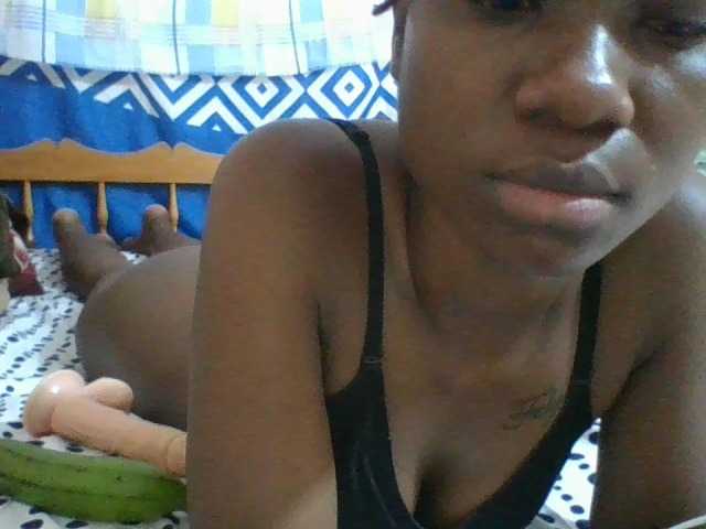 Charliepoco live cam on BongaCams