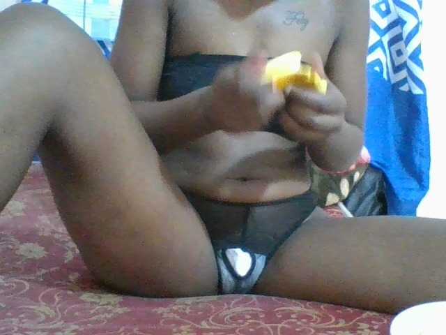 Charliepoco live cam on BongaCams