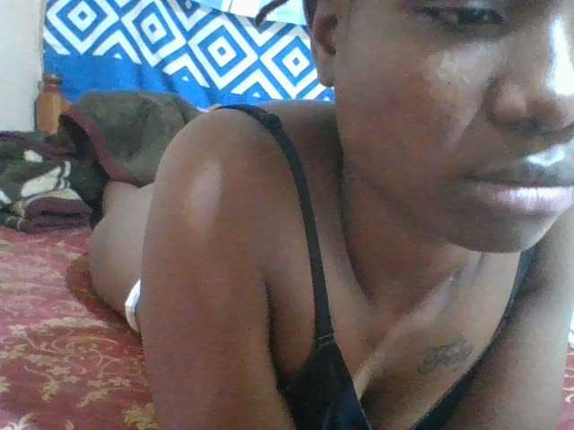 Charliepoco live cam on BongaCams