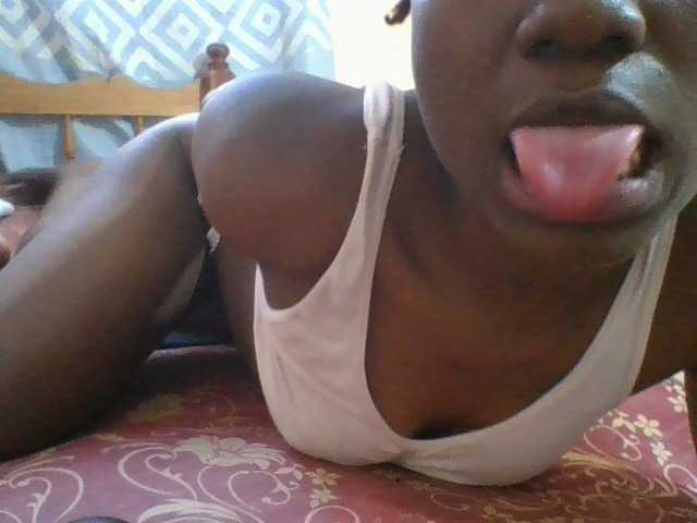 Charliepoco live cam on BongaCams