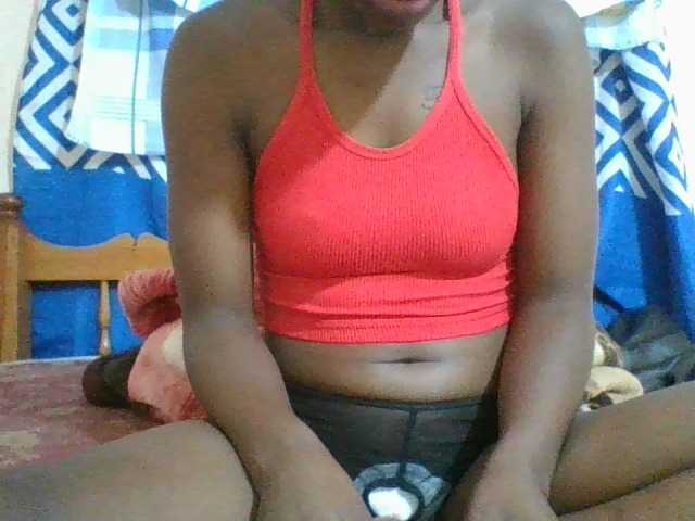 Charliepoco live cam on BongaCams