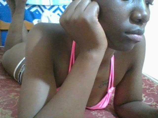 Charliepoco live cam on BongaCams