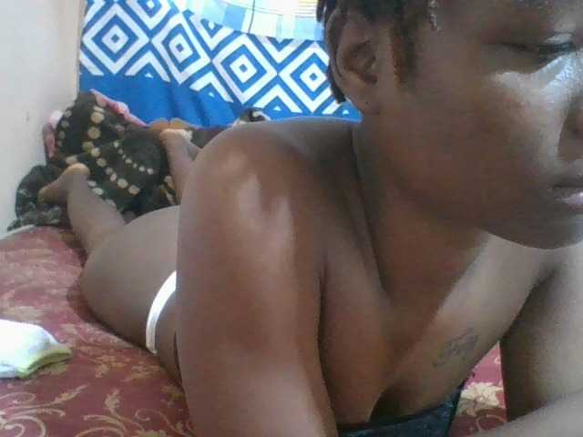 Charliepoco live cam on BongaCams
