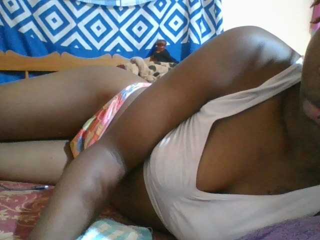 Charliepoco live cam on BongaCams