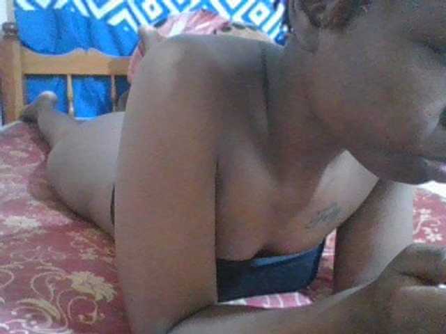 Charliepoco live cam on BongaCams