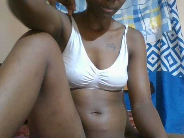 Charliepoco live cam on BongaCams