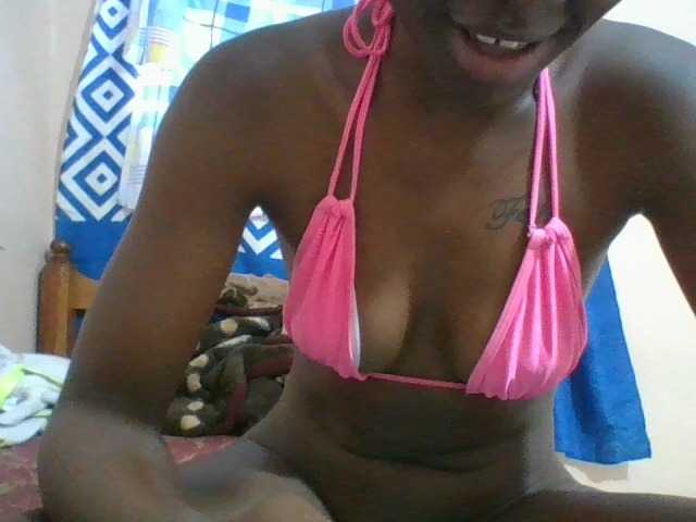 Charliepoco live cam on BongaCams