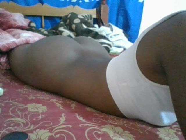 Charliepoco live cam on BongaCams