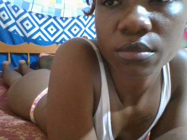 Charliepoco live cam on BongaCams