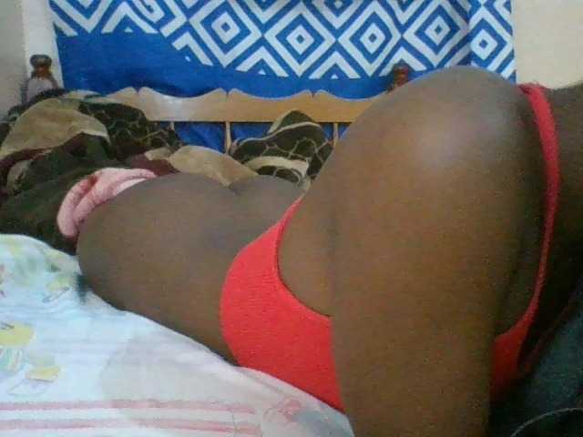Charliepoco live cam on BongaCams
