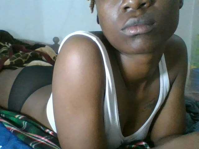 Charliepoco live cam on BongaCams