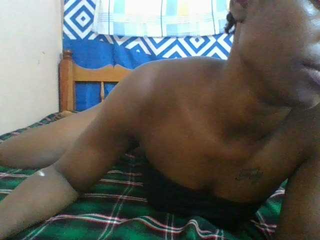 Charliepoco live cam on BongaCams