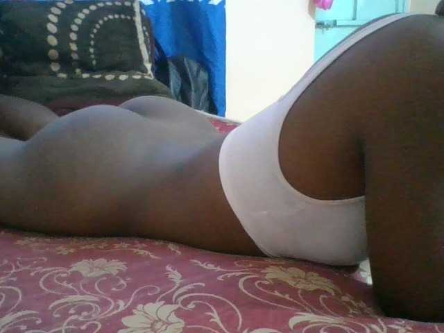 Charliepoco live cam on BongaCams