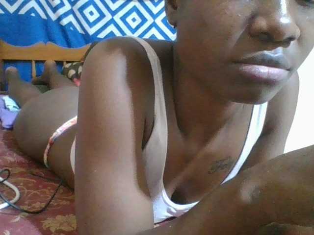 Charliepoco live cam on BongaCams