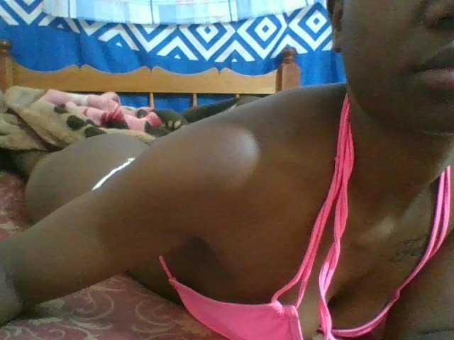 Charliepoco live cam on BongaCams
