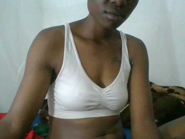 Charliepoco live cam on BongaCams