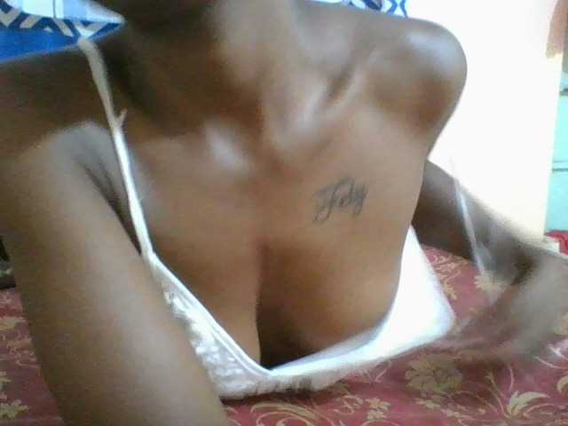 Charliepoco live cam on BongaCams