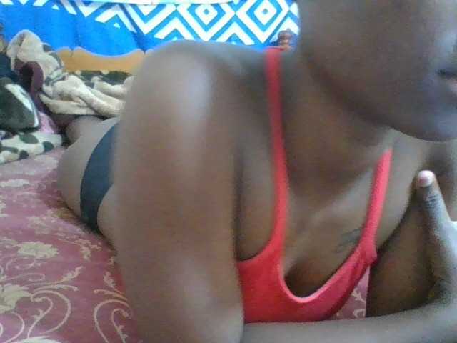 Charliepoco live cam on BongaCams