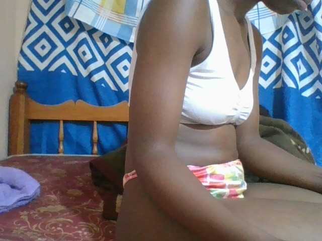 Charliepoco live cam on BongaCams