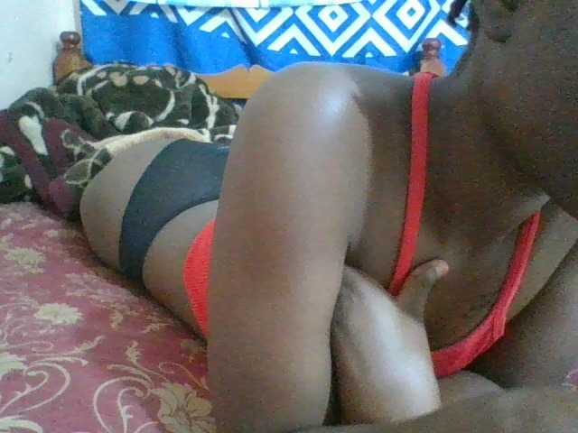 Charliepoco live cam on BongaCams