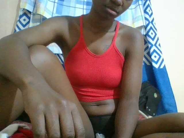 Charliepoco live cam on BongaCams