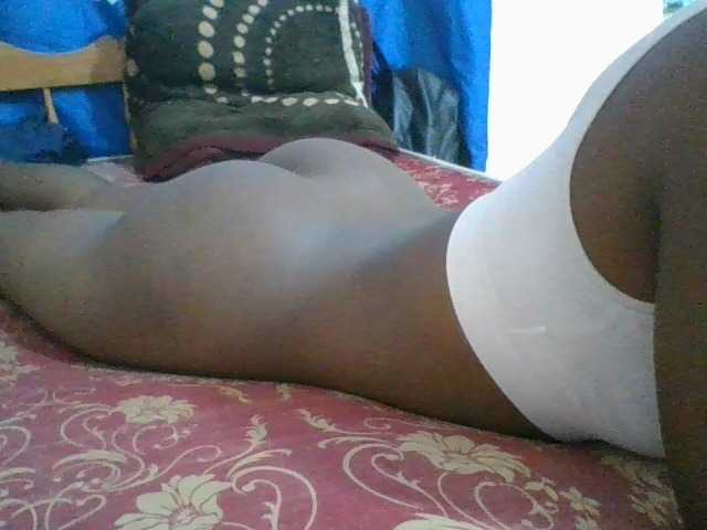 Charliepoco live cam on BongaCams