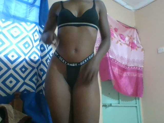 Charliepoco live cam on BongaCams