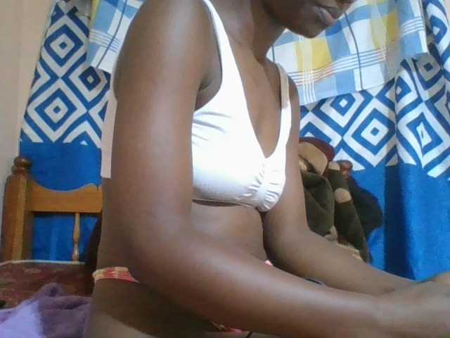 Charliepoco live cam on BongaCams