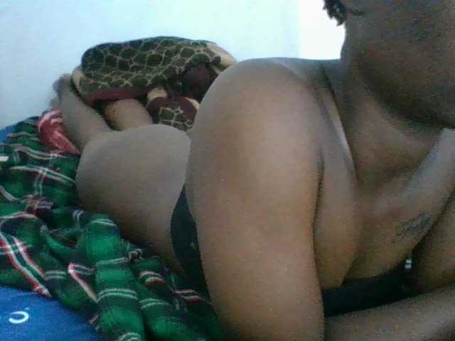 Charliepoco live cam on BongaCams