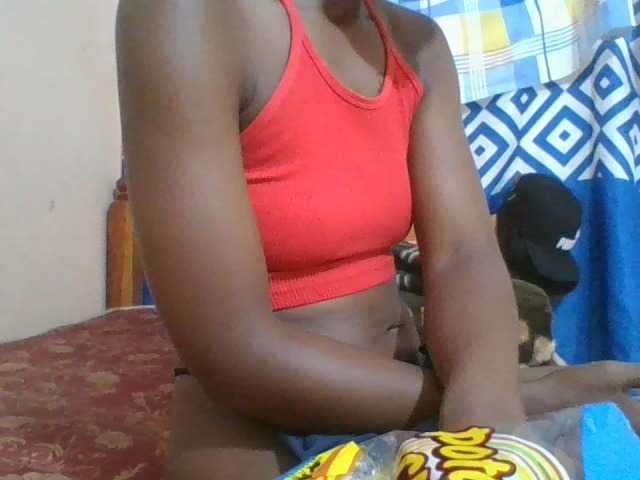 Charliepoco live cam on BongaCams
