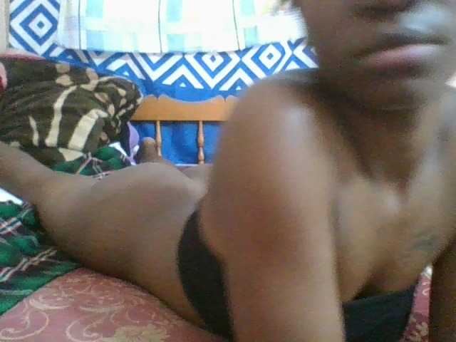 Charliepoco live cam on BongaCams